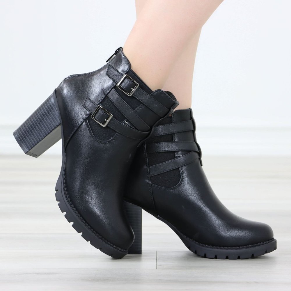 Black Ankle Boots Chunky Lug Block Heel Synthetic Leather Round Toe - Picture 3 of 12